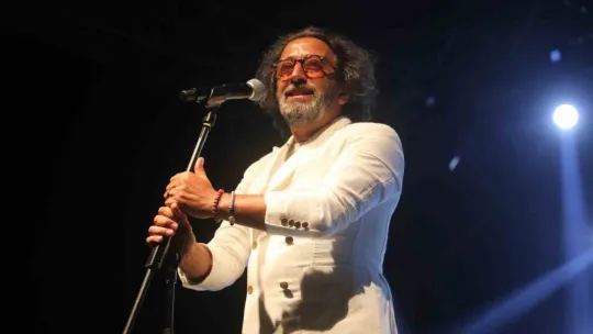Binlerce kişi Fettah Can'ın şarkılarıyla zafer coşkusu yaşadı