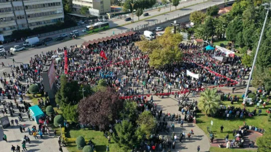 Kocaeli'de binlerce kişi sokağa döküldü