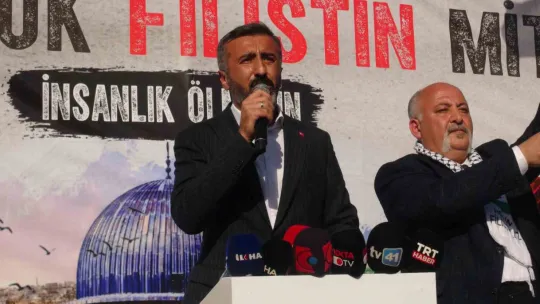 Kocaeli'de binlerce kişi sokağa döküldü