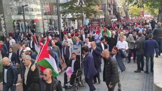 Kocaeli'de binlerce kişi sokağa döküldü
