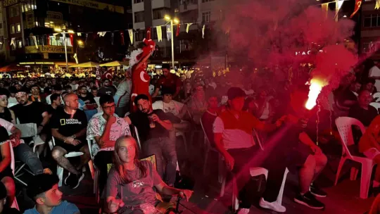 Binlerce Kocaelili milli takım için tek yürek oldu