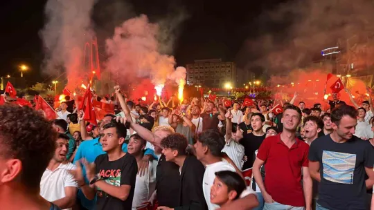 Binlerce Kocaelili milli takım için tek yürek oldu