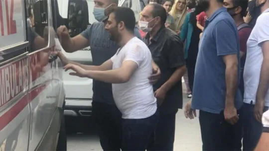 Bir babanın acı feryatları 'Yardım edin, oğlum ölüyor'