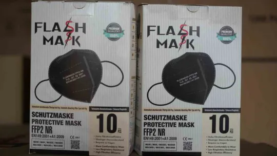 Bir ev dolusu maskeyle baş başa kaldı, ne yapacağını bilmiyor