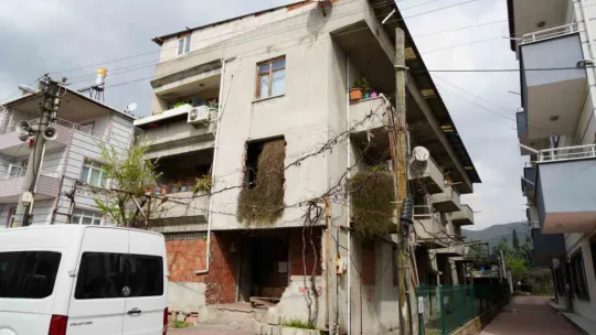 Bir ev dolusu maskeyle baş başa kaldı, ne yapacağını bilmiyor