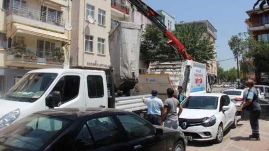 Bir poşet altınını çöp sanıp attığını eşinden öğrendi