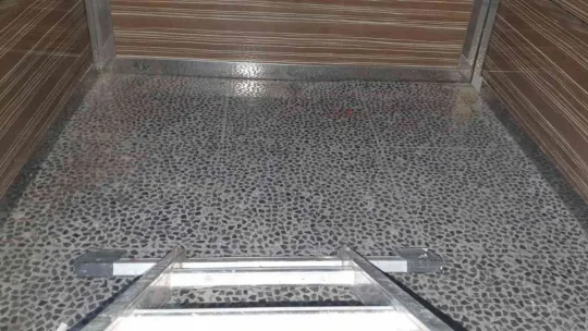 9 kişi 1 saat boyunca asansörde mahsur kaldı