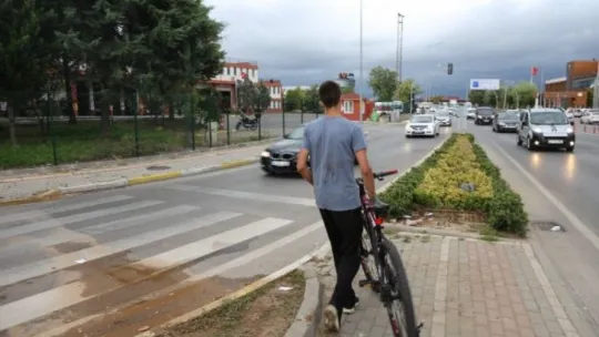 Bisikletle çarpışan motosiklet sürücüsü yaralandı!