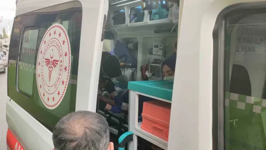 Bisikletlinin çarptığı yaya yaralandı