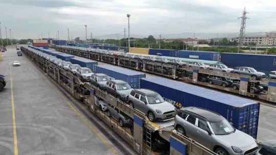 Boğazı trenle geçti: Araç sevkiyatı Köseköy'e ulaştı