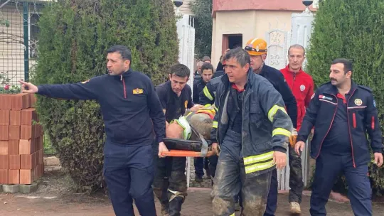 Kocaeli'de bir işçi toprak altında kaldı