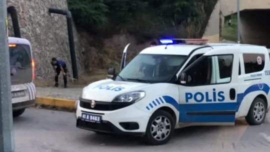 Boş arazide alkol alan şahıslar polis ekiplerine saldırdı: 9 gözaltı!