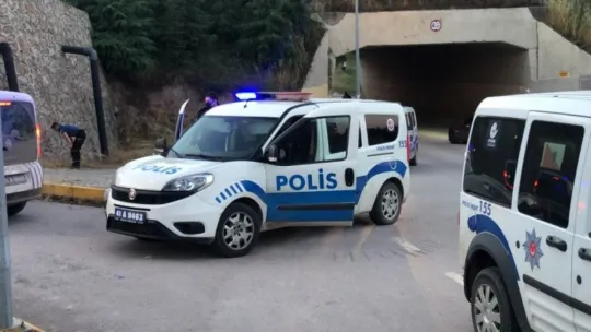 Boş arazide alkol alan şahıslar polis ekiplerine saldırdı: 9 gözaltı!
