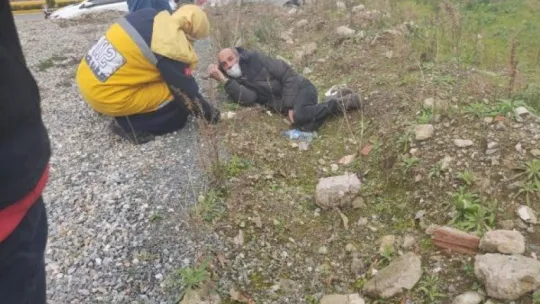 Boş arazide hareketsiz yatan şahıs vatandaşları korkuttu