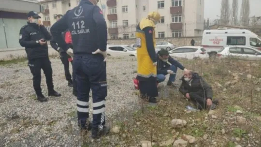 Boş arazide hareketsiz yatan şahıs vatandaşları korkuttu