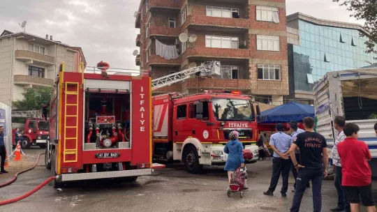 Boş daire alevlere teslim oldu
