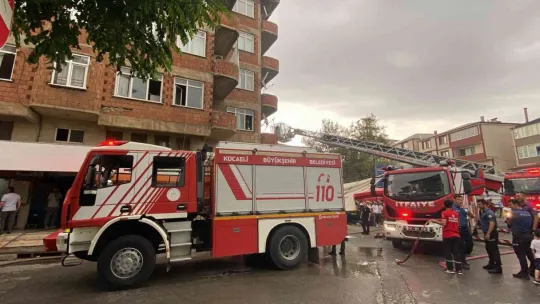 Boş daire alevlere teslim oldu