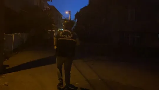 Boş eve kurşun yağdırıp kaçtılar