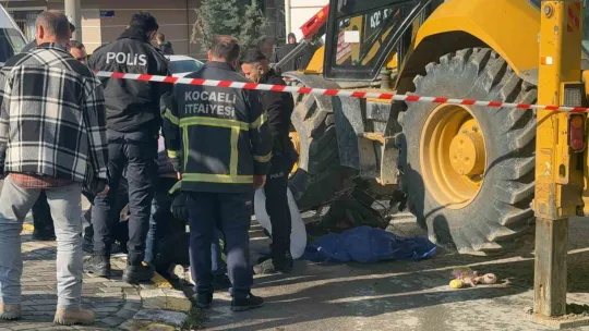 Bu acıya yürek dayanmaz, anne ve bebekleri iş makinesinin altında kaldı