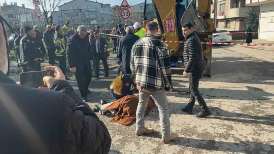 Bu acıya yürek dayanmaz, anne ve bebekleri iş makinesinin altında kaldı