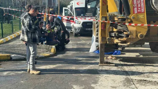 Bu acıya yürek dayanmaz, anne ve bebekleri iş makinesinin altında kaldı