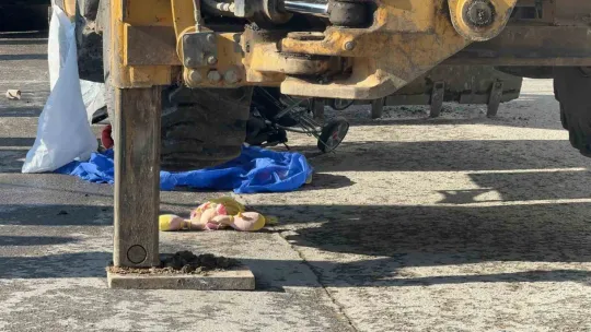 Bu acıya yürek dayanmaz, anne ve bebekleri iş makinesinin altında kaldı