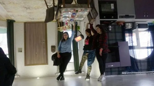 Bu eve girenlerin başı dönüyor