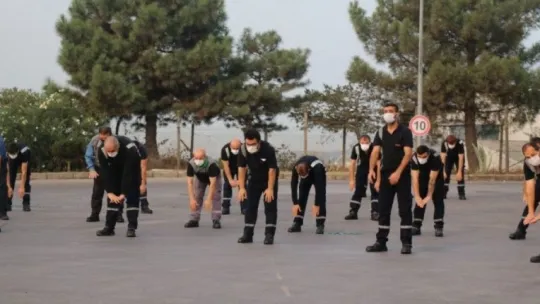Bu fabrikanın çalışanları spor yapmadan işinin başına geçemiyor