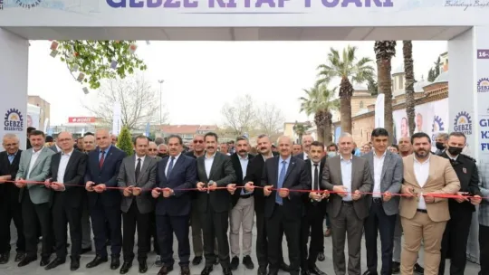 Bu fuarda yüzbinlerce kitap vatandaşlarla buluşuyor