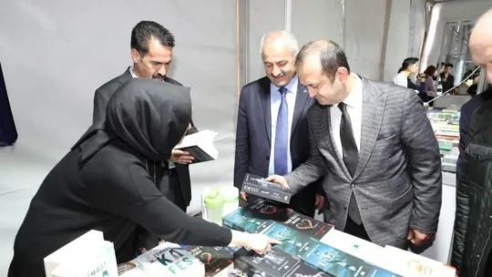 Bu fuarda yüzbinlerce kitap vatandaşlarla buluşuyor