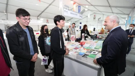 Bu fuarda yüzbinlerce kitap vatandaşlarla buluşuyor