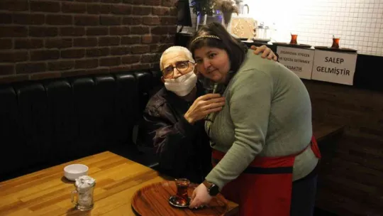 Bu kafede birlikte hayata atılıyorlar