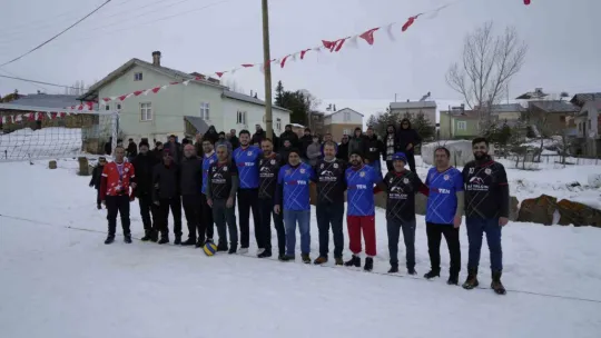 Bu köyde 31 yıldır kar voleybolu oynanıyor