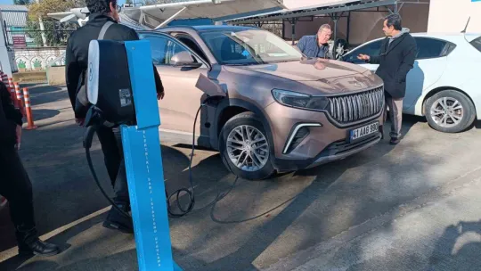 Bu okul enerjisini güneşten alıyor