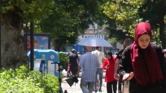 Bu sıcaklık vatandaşı siyah giydiğine pişman etti