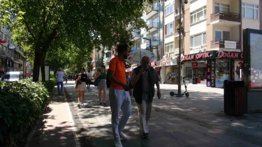 Bu sıcaklık vatandaşı siyah giydiğine pişman etti