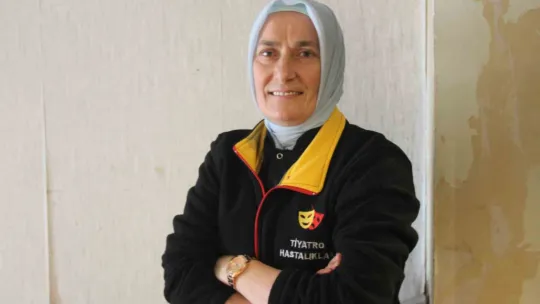 Bu tiyatroda yalnızca sağlık çalışanları rol alıyor
