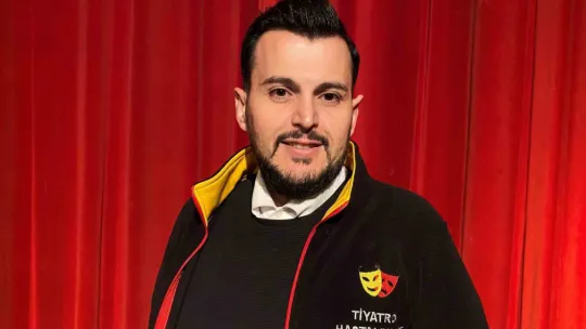 Bu tiyatroda yalnızca sağlık çalışanları rol alıyor
