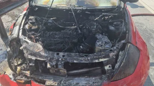 Bugün aldığı otomobili alev alev yandı