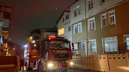 Evinde çıkan yangının dumandan etkilendi