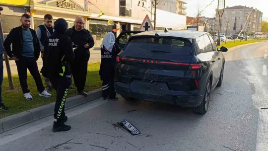 Hafif ticari araç cipe çarptı: 1 yaralı