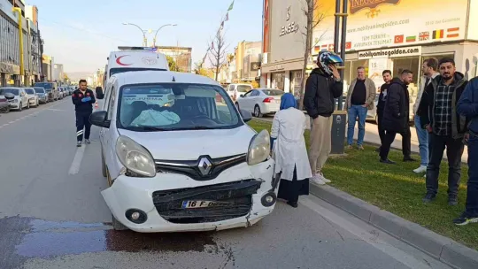 Hafif ticari araç cipe çarptı: 1 yaralı