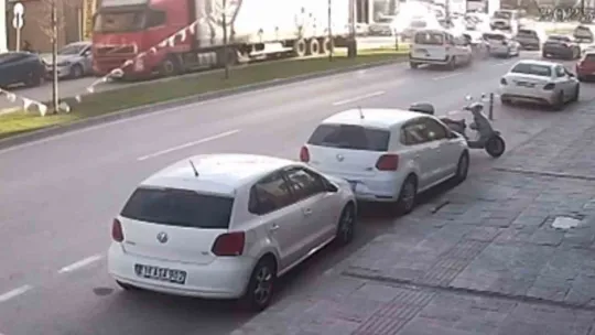 Hafif ticari araç cipe çarptı: 1 yaralı