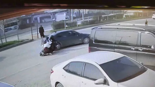 Otomobil elektrikli bisikletle çarpıştı: 1 yaralı