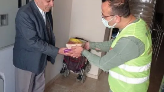 Buruk bayram geçiren yaşlıları unutmadılar