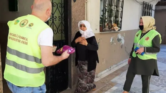Buruk bayram geçiren yaşlıları unutmadılar