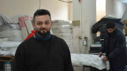 Depremzedeler için yatak üretiyorlar