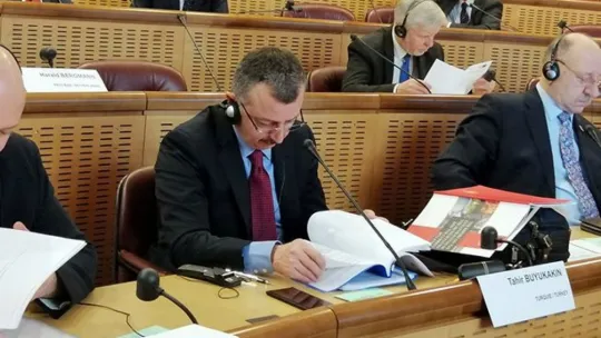 Büyükakın'dan Avrupa'da terör örgütü tanımı dersi