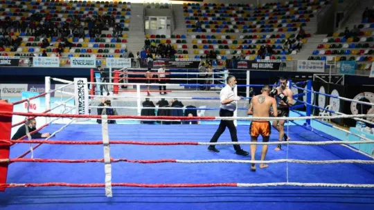 Büyükler Profesyonel Kick Boks Türkiye Şampiyonası Kocaeli'de başladı