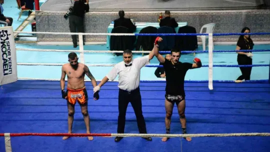 Büyükler Profesyonel Kick Boks Türkiye Şampiyonası Kocaeli'de başladı